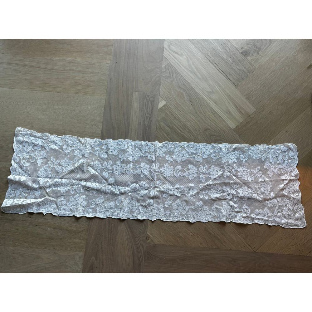 Elegant White Lace Table Runner - Delicate Floral Design